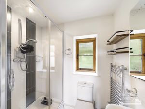 Ensuite- click for photo gallery